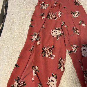 Flowy rose pants with slits